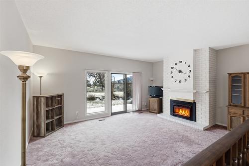 14-1555 Summit Drive, Kamloops, BC - Indoor Photo Showing Living Room With Fireplace