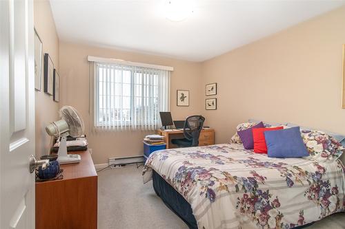 307-945 Lawrence Avenue, Kelowna, BC - Indoor Photo Showing Bedroom