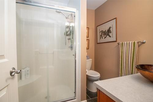 307-945 Lawrence Avenue, Kelowna, BC - Indoor Photo Showing Bathroom