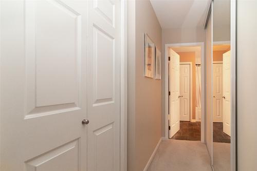 307-945 Lawrence Avenue, Kelowna, BC - Indoor Photo Showing Other Room
