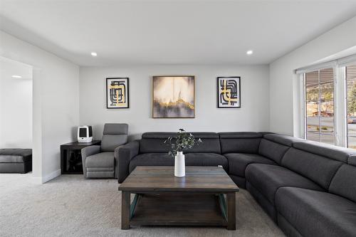 2134 Blackwell Avenue, Merritt, BC - Indoor Photo Showing Living Room