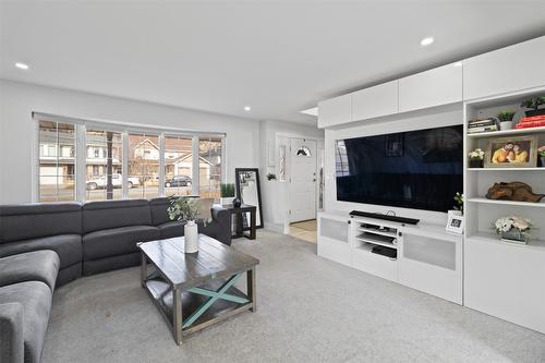 2134 Blackwell Avenue, Merritt, BC - Indoor Photo Showing Living Room