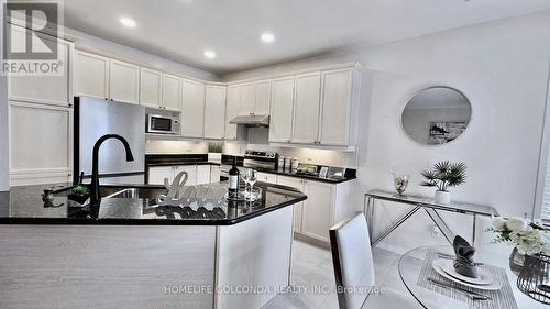 73 Snowdon Circle, Markham, ON - Indoor Photo Showing Kitchen With Upgraded Kitchen