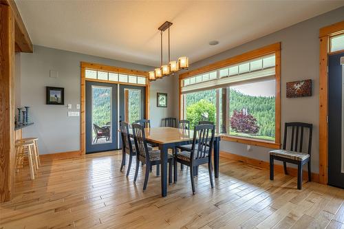 705 Creighton Valley Road, Lumby, BC - Indoor Photo Showing Dining Room