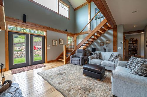 705 Creighton Valley Road, Lumby, BC - Indoor Photo Showing Living Room