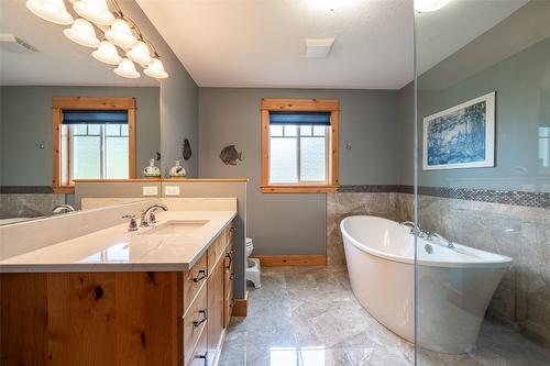 705 Creighton Valley Road, Lumby, BC - Indoor Photo Showing Bathroom