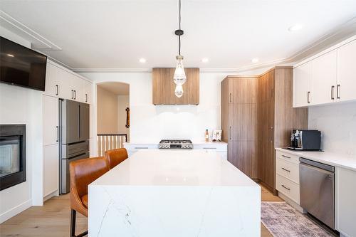 2102 Lillooet Court, Kelowna, BC - Indoor Photo Showing Kitchen
