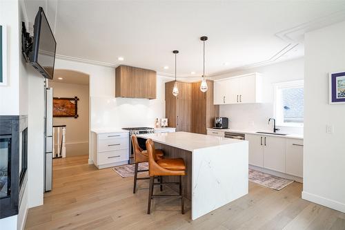 2102 Lillooet Court, Kelowna, BC - Indoor Photo Showing Kitchen With Upgraded Kitchen