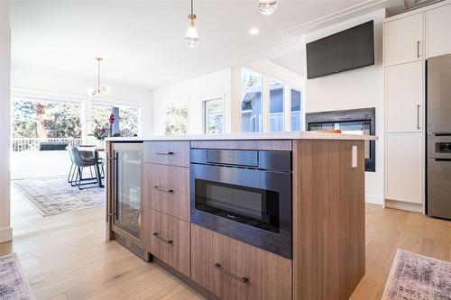 2102 Lillooet Court, Kelowna, BC - Indoor Photo Showing Kitchen