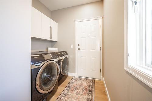 2102 Lillooet Court, Kelowna, BC - Indoor Photo Showing Laundry Room