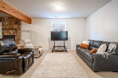 2102 Lillooet Court, Kelowna, BC - Indoor Photo Showing Living Room