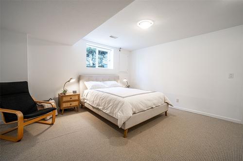 2102 Lillooet Court, Kelowna, BC - Indoor Photo Showing Bedroom