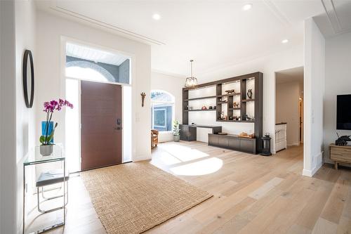 2102 Lillooet Court, Kelowna, BC - Indoor