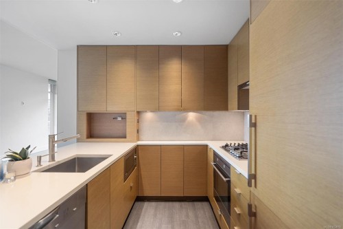 809-83 Saghalie Rd, Victoria, BC - Indoor Photo Showing Kitchen