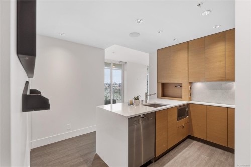 809-83 Saghalie Rd, Victoria, BC - Indoor Photo Showing Kitchen