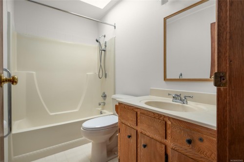 635 Doehle Ave, Parksville, BC 