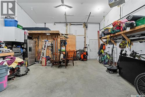 1172A Spadina Crescent E, Saskatoon, SK - Indoor Photo Showing Garage