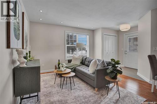 611 1015 Patrick Crescent, Saskatoon, SK - Indoor Photo Showing Living Room