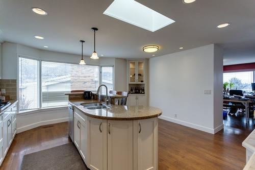 1769 Broadview Avenue, Kelowna, BC - Indoor Photo Showing Kitchen With Double Sink