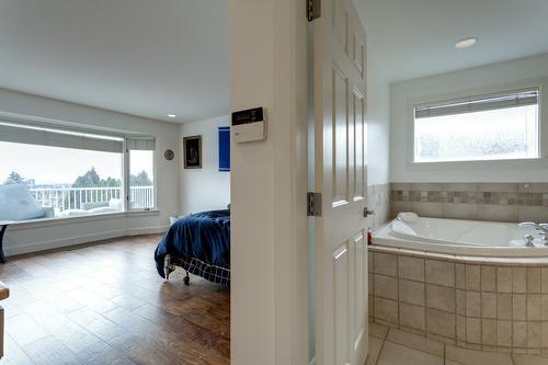 1769 Broadview Avenue, Kelowna, BC - Indoor Photo Showing Bathroom