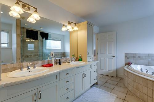 1769 Broadview Avenue, Kelowna, BC - Indoor Photo Showing Bathroom