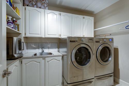 1769 Broadview Avenue, Kelowna, BC - Indoor Photo Showing Laundry Room