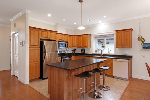 3311 Eighth St, Cumberland, BC 