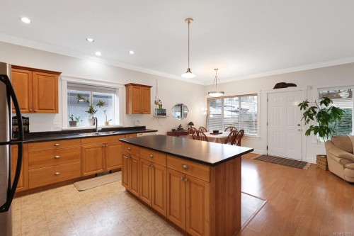 3311 Eighth St, Cumberland, BC 