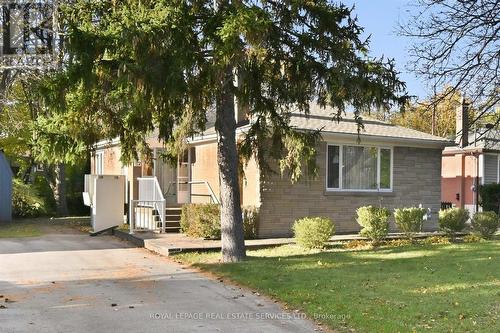 262 GLEN OAK DRIVE  Oakville, ON L6K 2J2