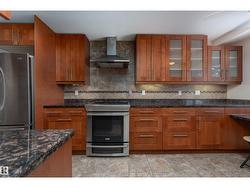 5359 HILL VIEW CR NW  Edmonton, AB T6L 1V9