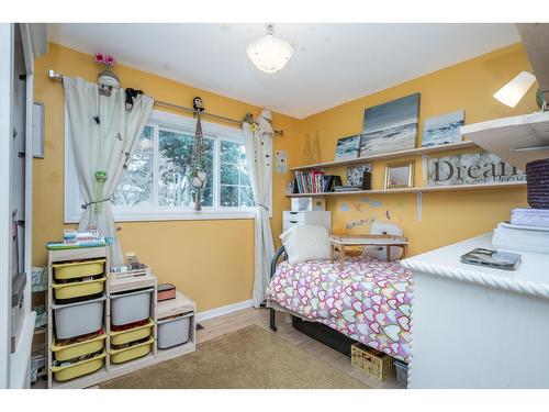 9727 Hazel Street|Chilliwack Proper East, Chilliwack, BC - Indoor Photo Showing Bedroom