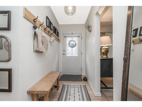 9727 Hazel Street|Chilliwack Proper East, Chilliwack, BC - Indoor Photo Showing Other Room