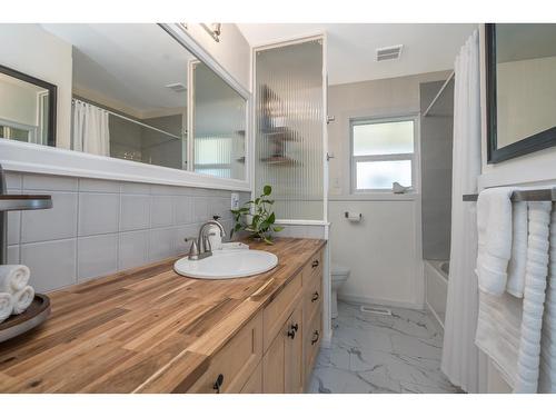 9727 Hazel Street|Chilliwack Proper East, Chilliwack, BC - Indoor Photo Showing Bathroom