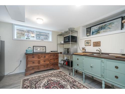9727 Hazel Street|Chilliwack Proper East, Chilliwack, BC - Indoor Photo Showing Kitchen