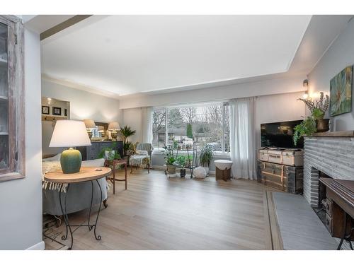 9727 Hazel Street|Chilliwack Proper East, Chilliwack, BC - Indoor Photo Showing Living Room With Fireplace