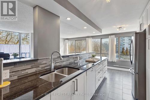 510 - 570 Proudfoot Lane, London North (North N), ON - Indoor Photo Showing Kitchen With Double Sink With Upgraded Kitchen