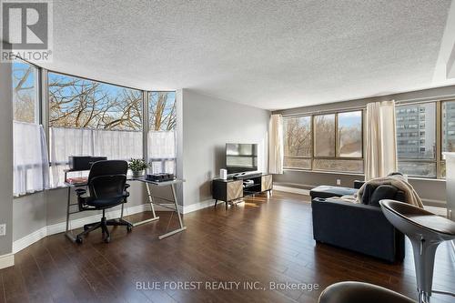 510 - 570 Proudfoot Lane, London North (North N), ON - Indoor Photo Showing Living Room