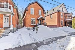 48 LEONARD AVENUE  Ottawa, ON K1S 4T9