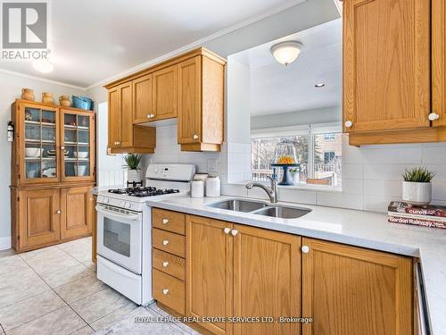 32 Wellington Street E, Brampton, ON - Indoor Photo Showing Kitchen With Double Sink
