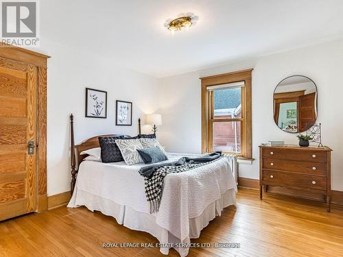 32 Wellington Street E, Brampton, ON - Indoor Photo Showing Bedroom