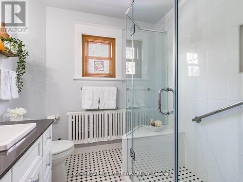 32 Wellington Street E, Brampton, ON - Indoor Photo Showing Bathroom