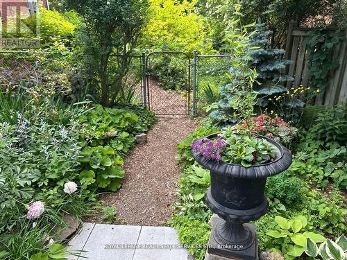 32 Wellington Street E, Brampton, ON - Outdoor