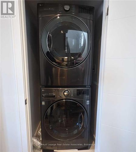 588 Rapids Lane, Mississauga, ON - Indoor Photo Showing Laundry Room