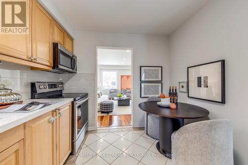 439 Bluesky Crescent, Mississauga, ON - Indoor Photo Showing Kitchen