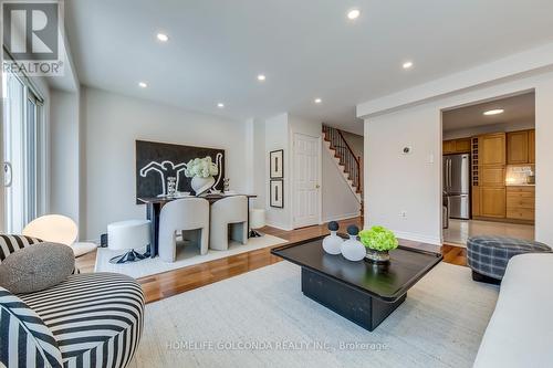 439 Bluesky Crescent, Mississauga, ON - Indoor Photo Showing Living Room