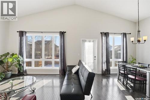 1018 Rempel Way, Saskatoon, SK - Indoor Photo Showing Living Room