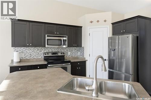1018 Rempel Way, Saskatoon, SK - Indoor Photo Showing Kitchen With Double Sink With Upgraded Kitchen