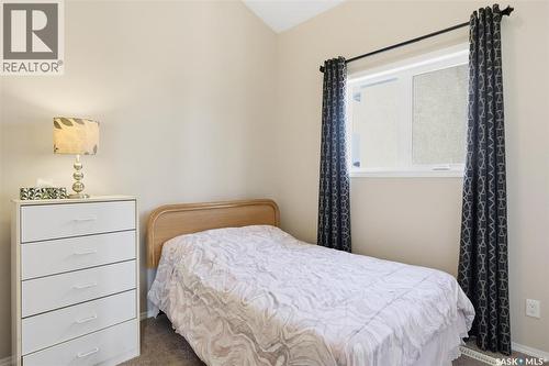 1018 Rempel Way, Saskatoon, SK - Indoor Photo Showing Bedroom