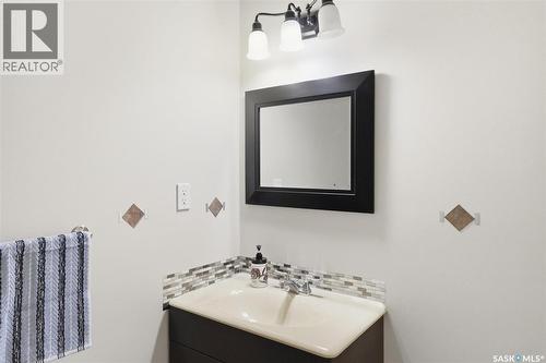 1018 Rempel Way, Saskatoon, SK - Indoor Photo Showing Bathroom