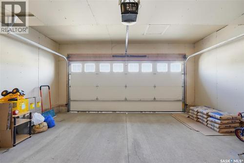 1018 Rempel Way, Saskatoon, SK - Indoor Photo Showing Garage
